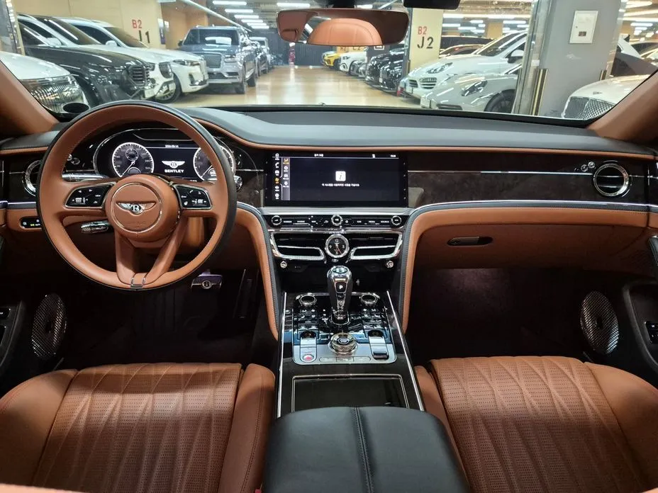 Bentley Flying Spur — фото 8