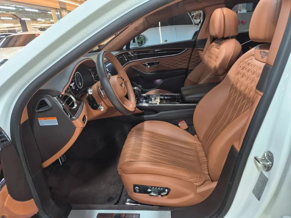 Bentley Flying Spur — фото 3