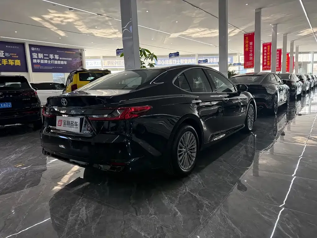 Toyota Camry — фото 3