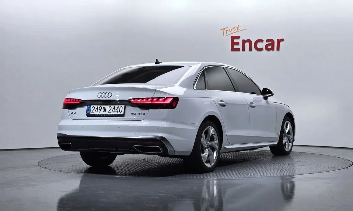 Audi A4 — фото 6