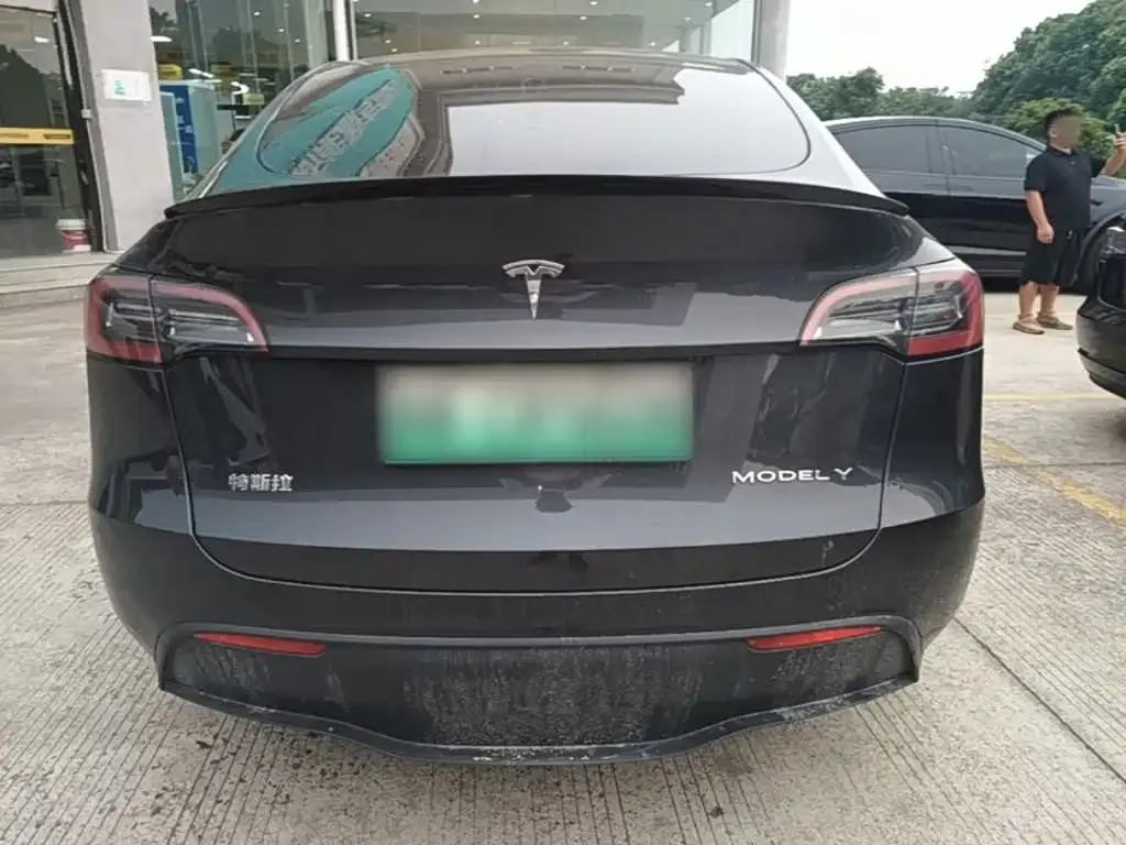 Tesla Model Y — фото 9