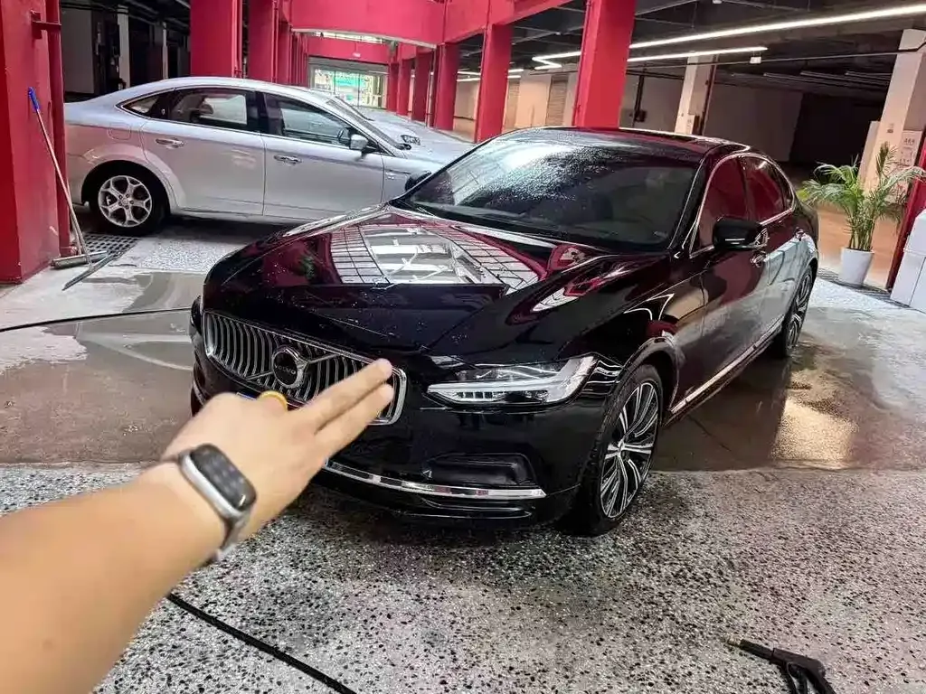 Volvo S90 — фото 1