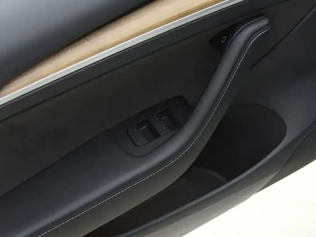 Tesla Model 3 — фото 10