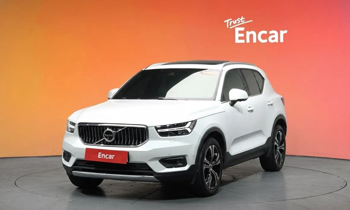 Volvo XC40 — фото 1