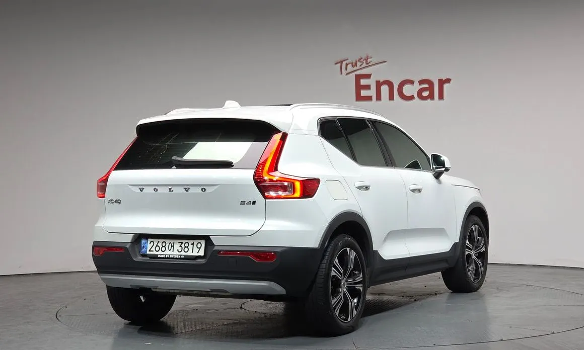 Volvo XC40 — фото 6