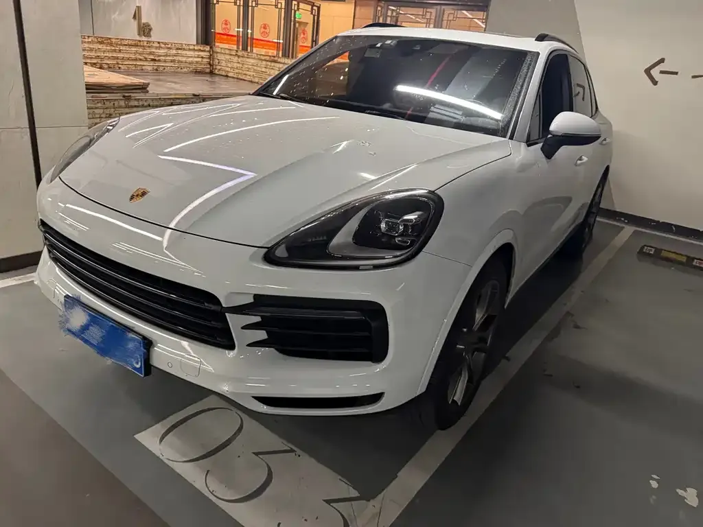 Porsche Cayenne — фото 1