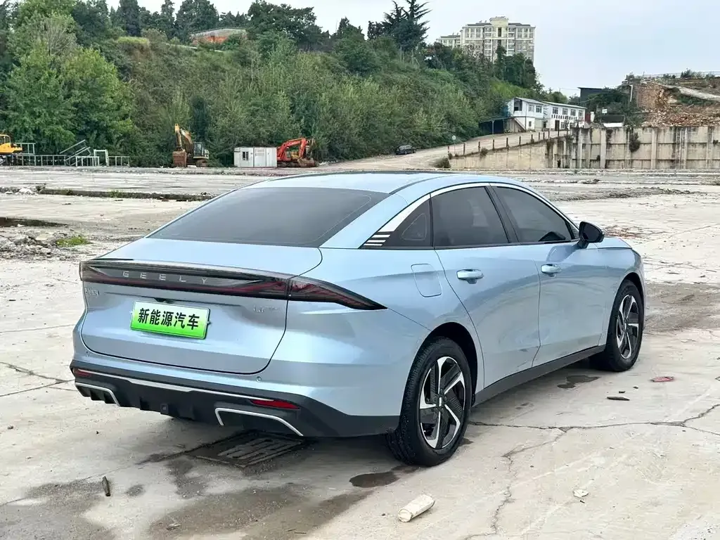 Geely Galaxy L6 — фото 9