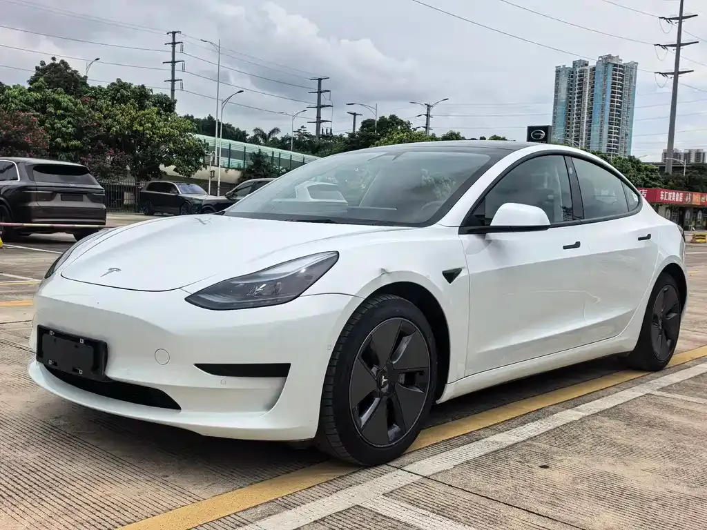 Tesla Model 3 — фото 1