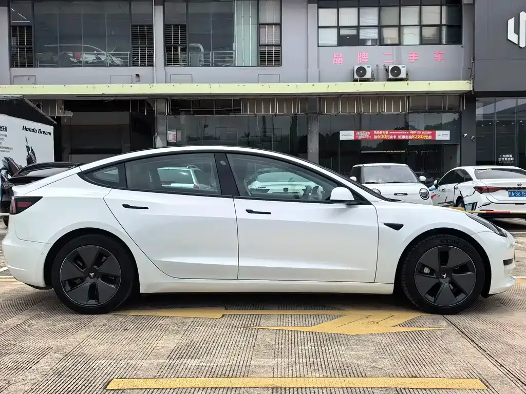 Tesla Model 3 — фото 5