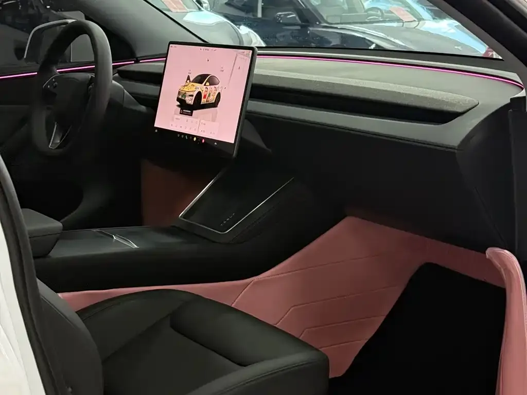 Tesla Model Y — фото 10