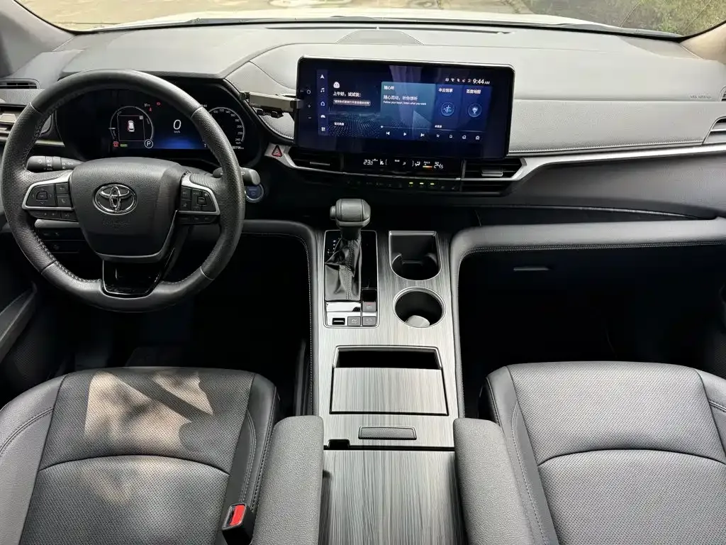 Toyota Sienna — фото 8