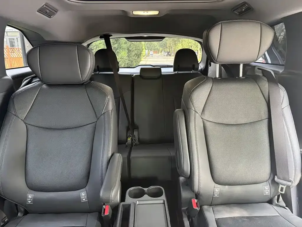 Toyota Sienna — фото 9