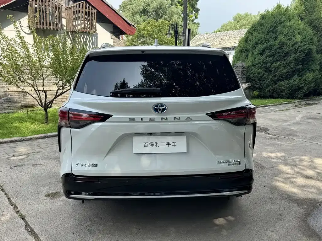 Toyota Sienna — фото 10