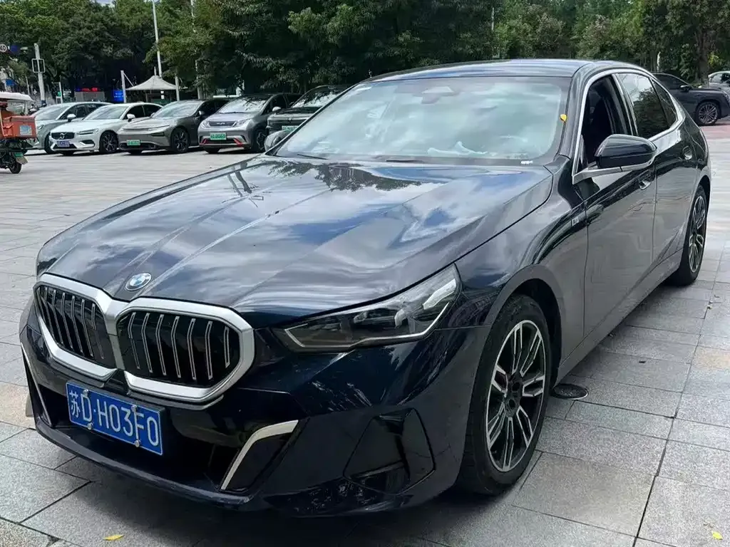 BMW 5 Series — фото 1
