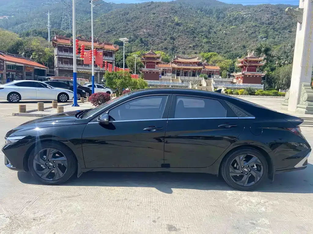 Hyundai Elantra — фото 10