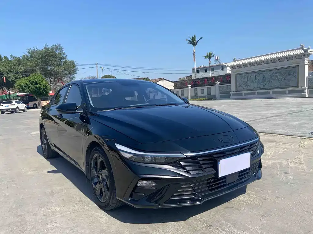 Hyundai Elantra — фото 3