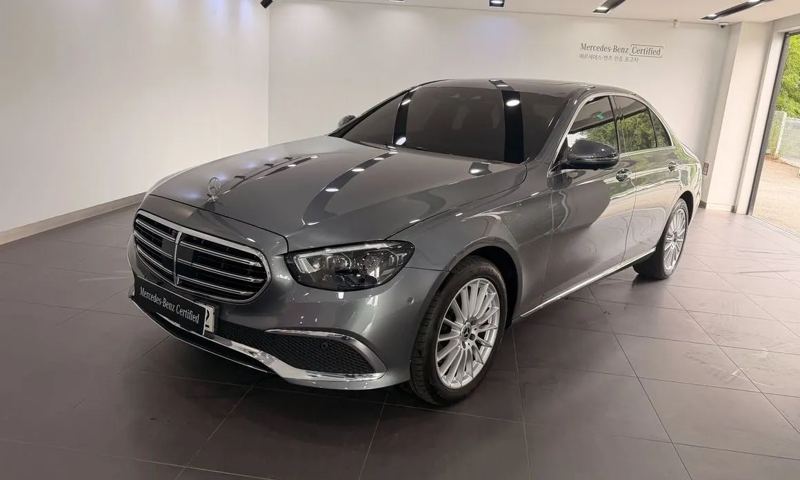 Mercedes-Benz E-Class — фото 1