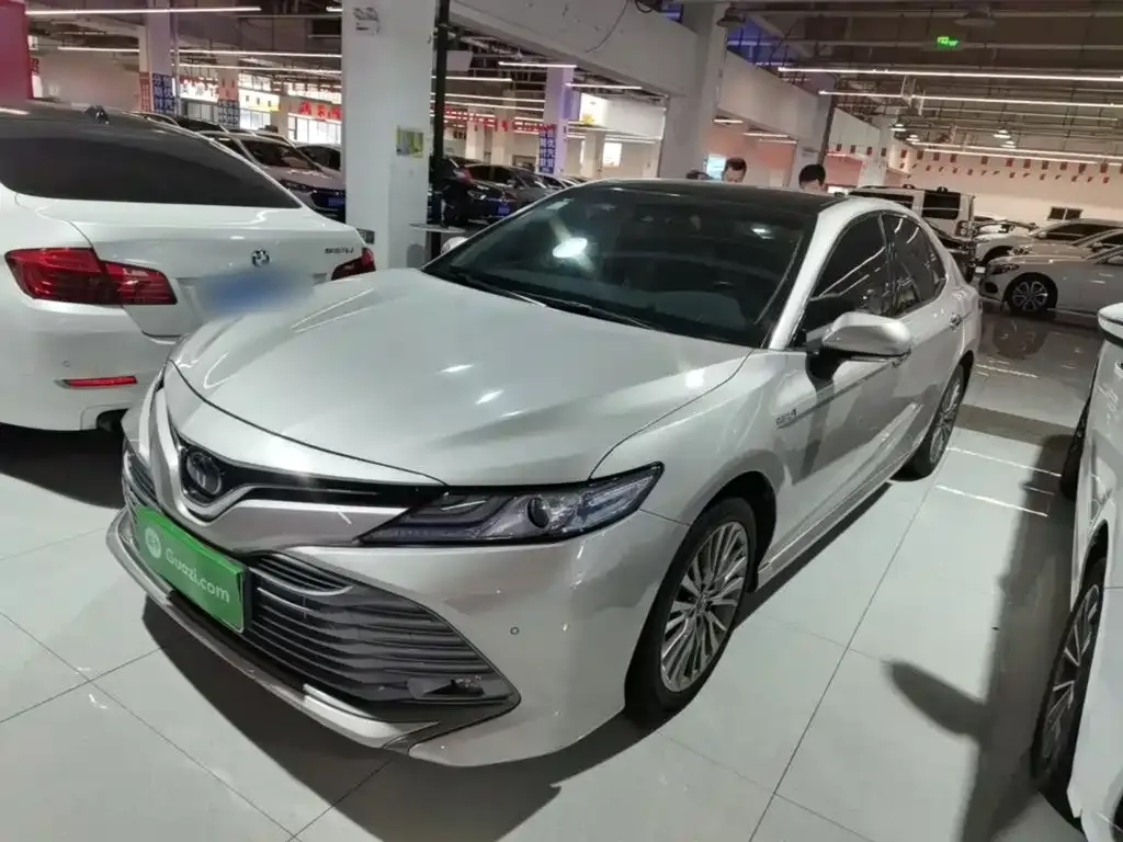 Toyota Camry — фото 10