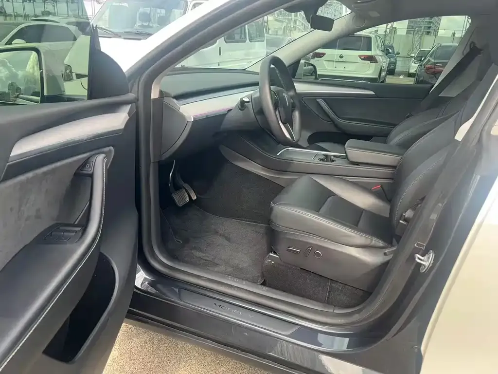 Tesla Model Y — фото 4