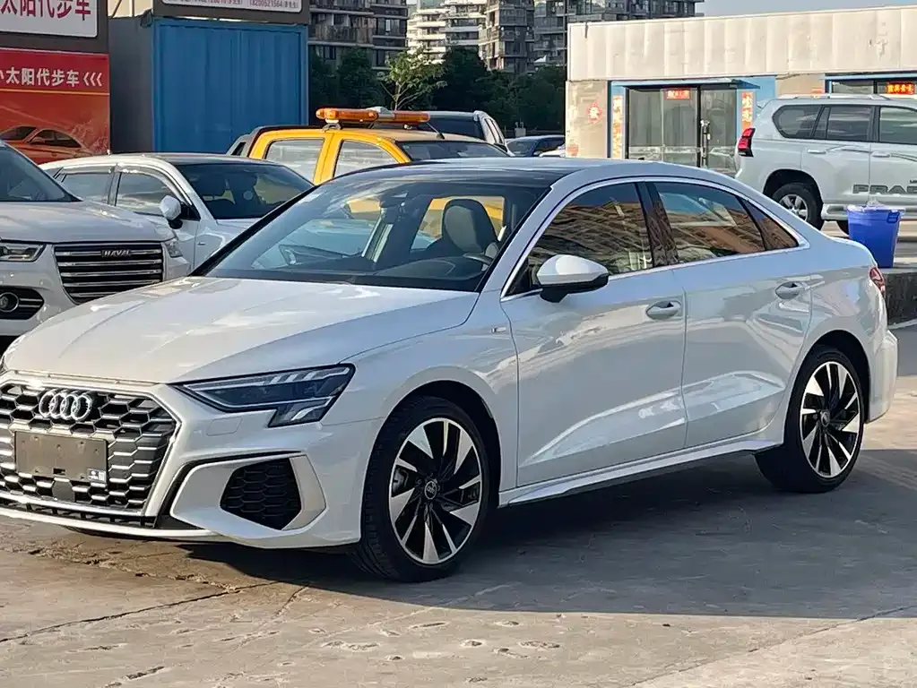 Audi A3 — фото 1