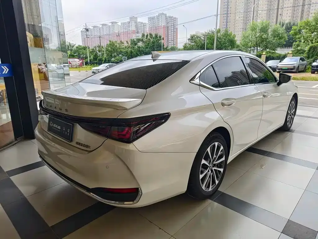 Lexus ES — фото 4