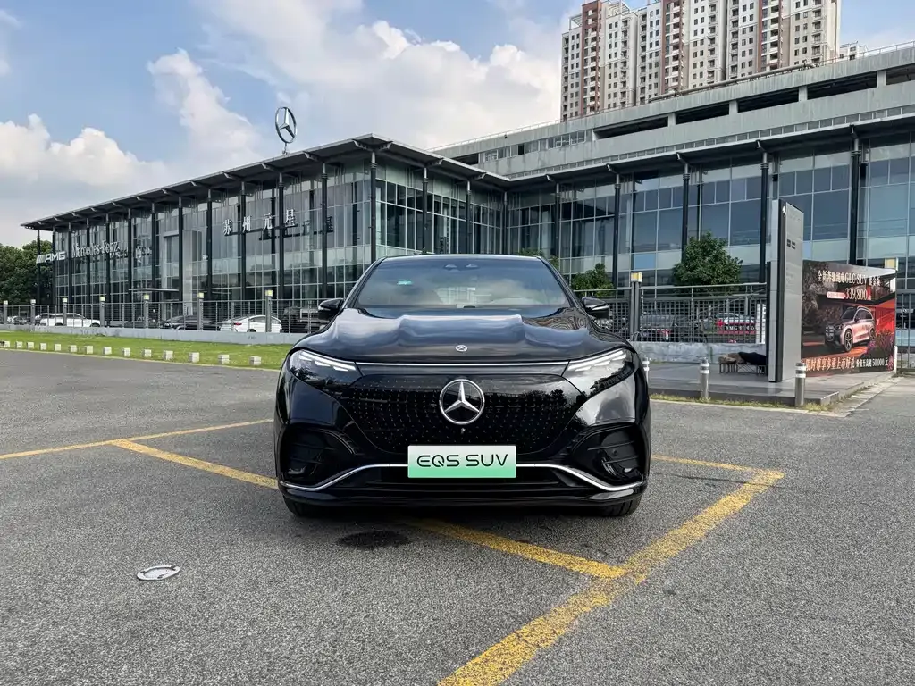 Mercedes-Benz EQS SUV — фото 1