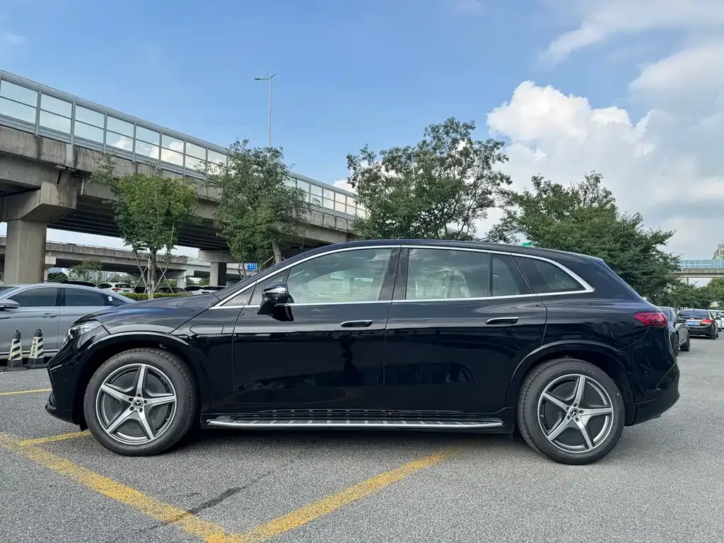 Mercedes-Benz EQS SUV — фото 6