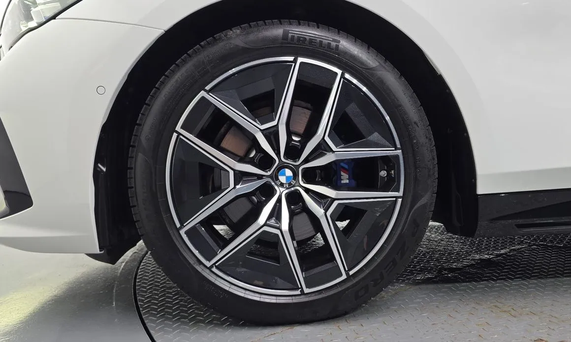BMW 5-Series — фото 10