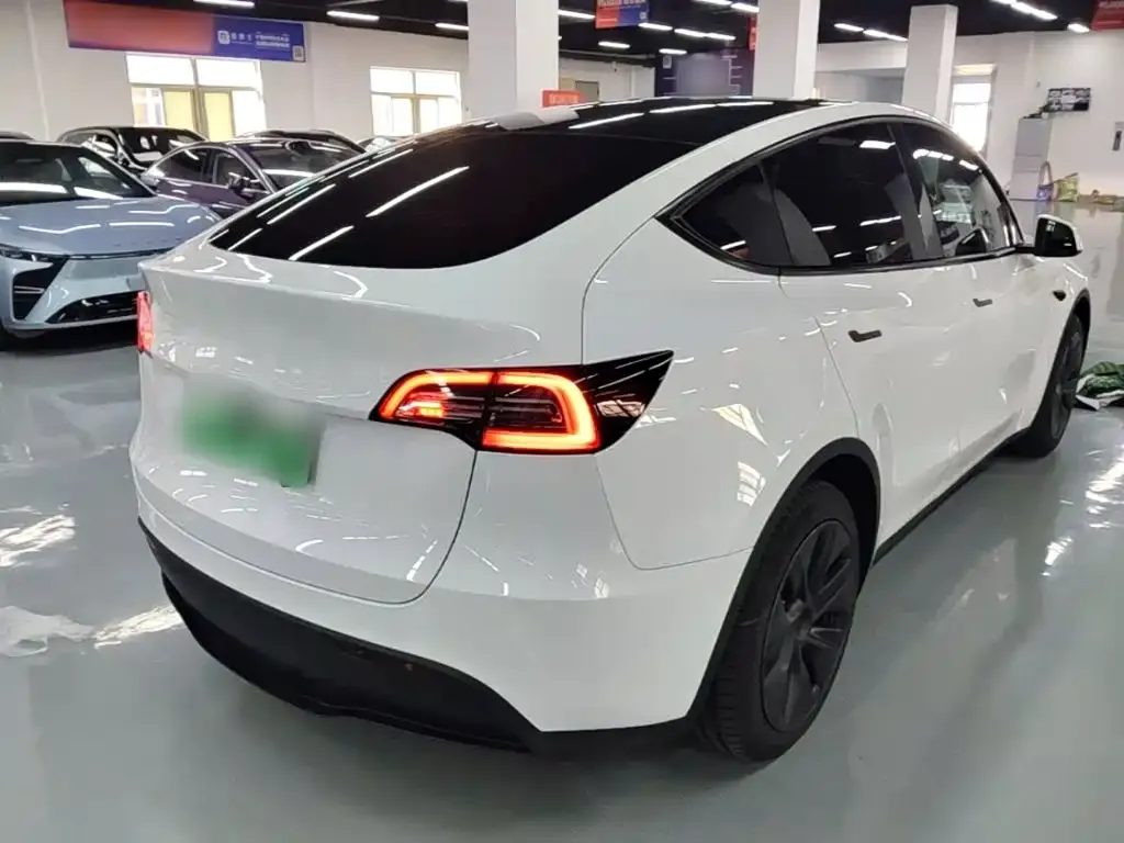 Tesla Model Y — фото 7