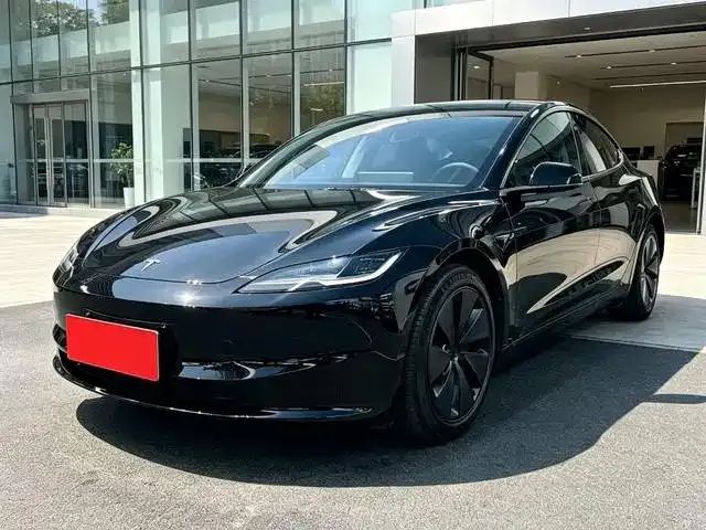 Tesla Model 3 — фото 1