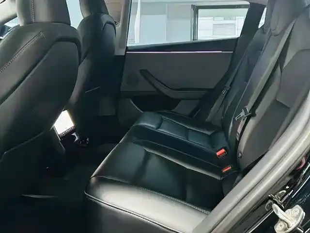 Tesla Model 3 — фото 4