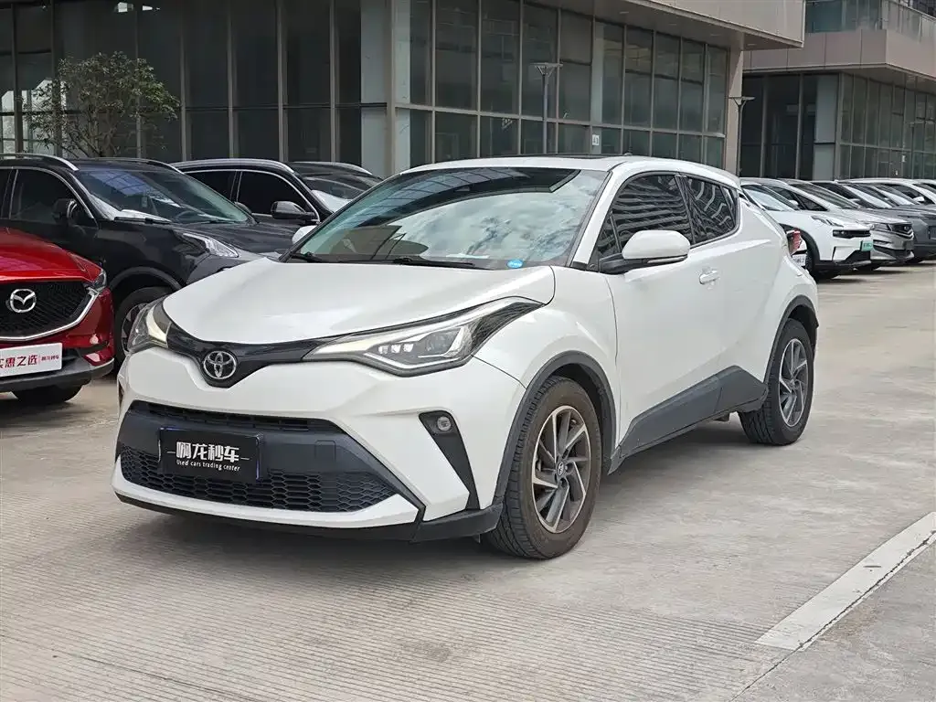 Toyota C-HR — фото 1