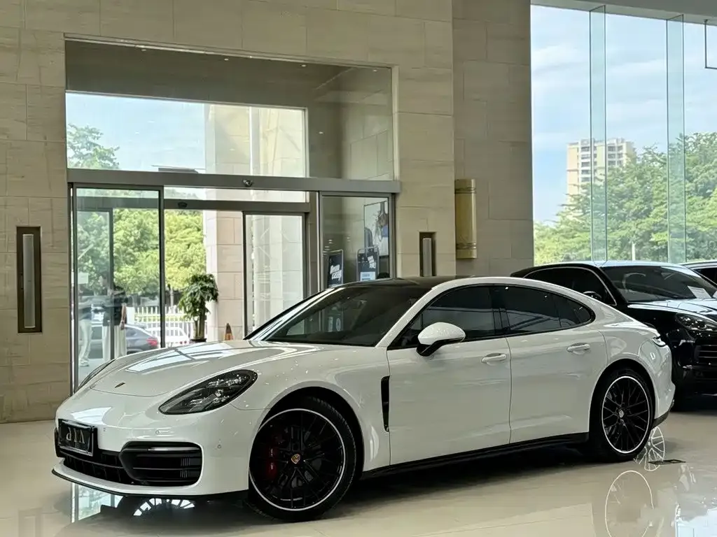 Porsche Panamera — фото 1