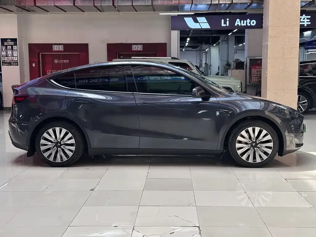 Tesla Model Y — фото 5