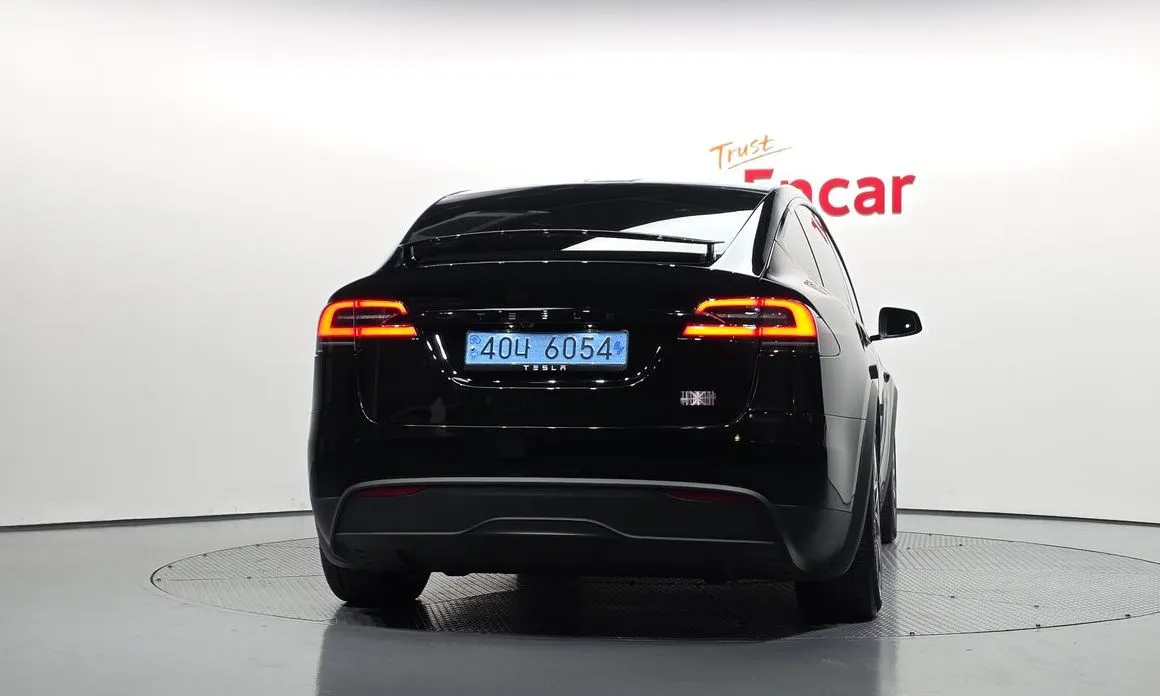 Tesla Model X — фото 7