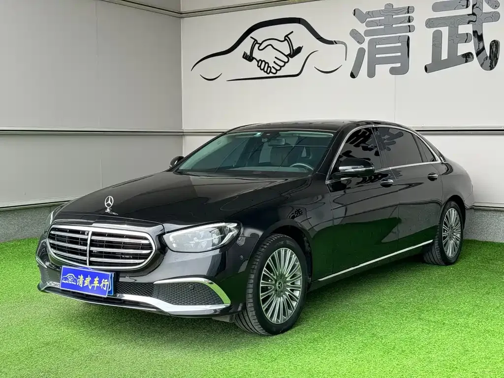 Mercedes-Benz E-Class — фото 1