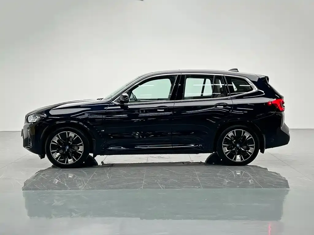 BMW iX3 — фото 6
