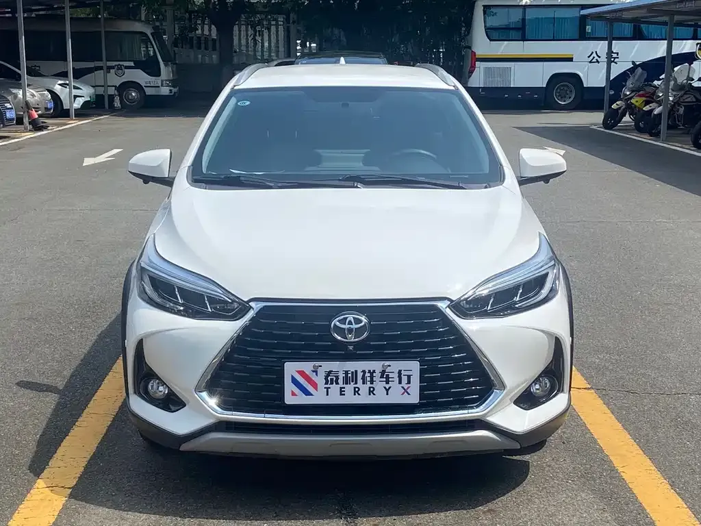 Toyota Yaris L — фото 7