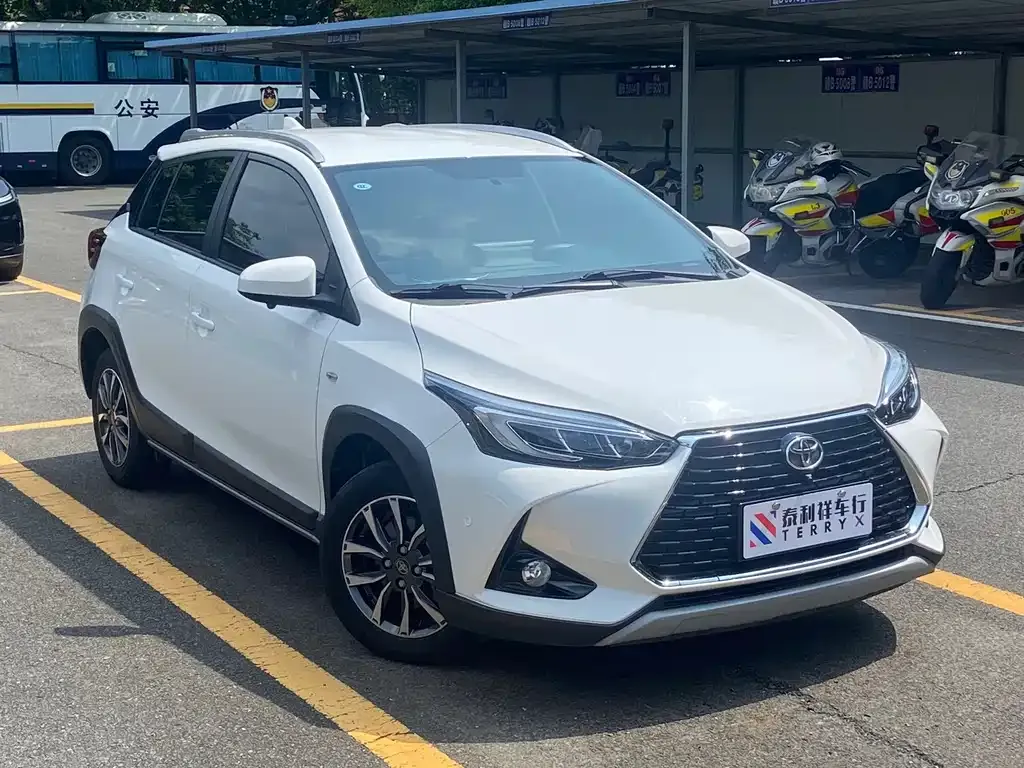Toyota Yaris L — фото 9