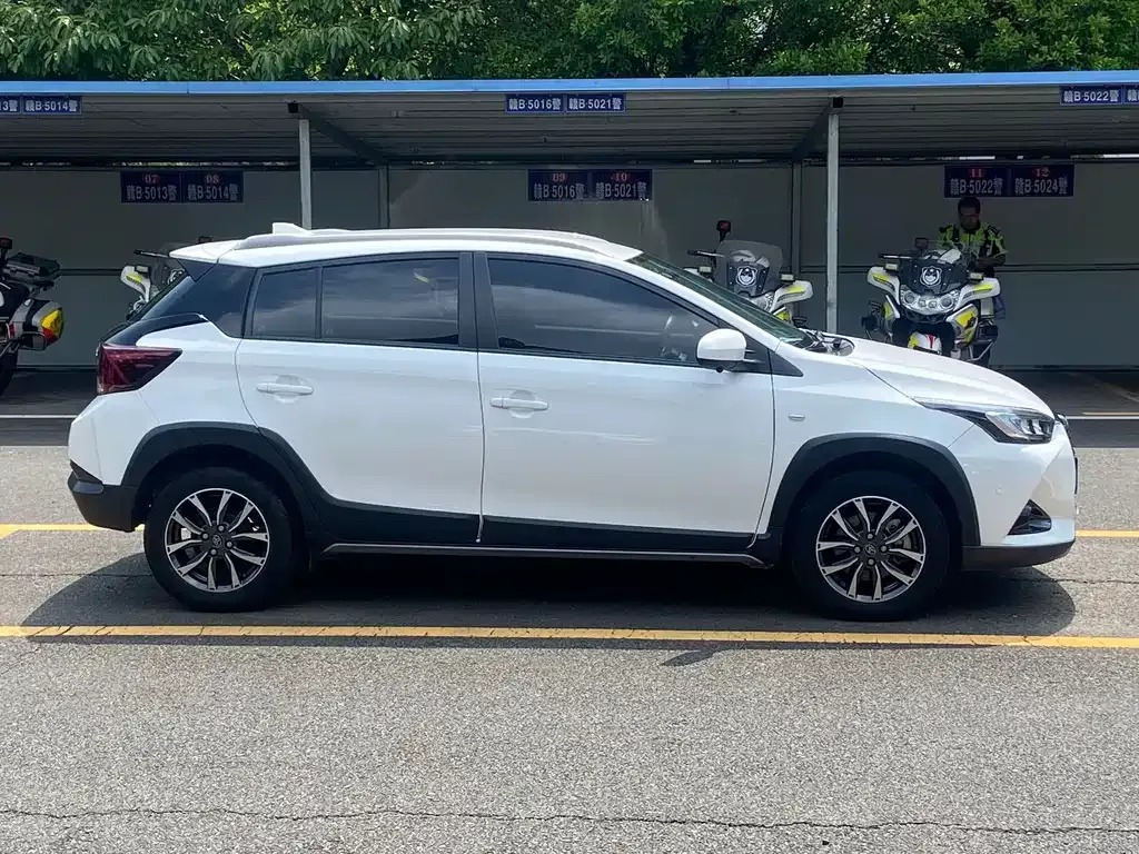 Toyota Yaris L — фото 10