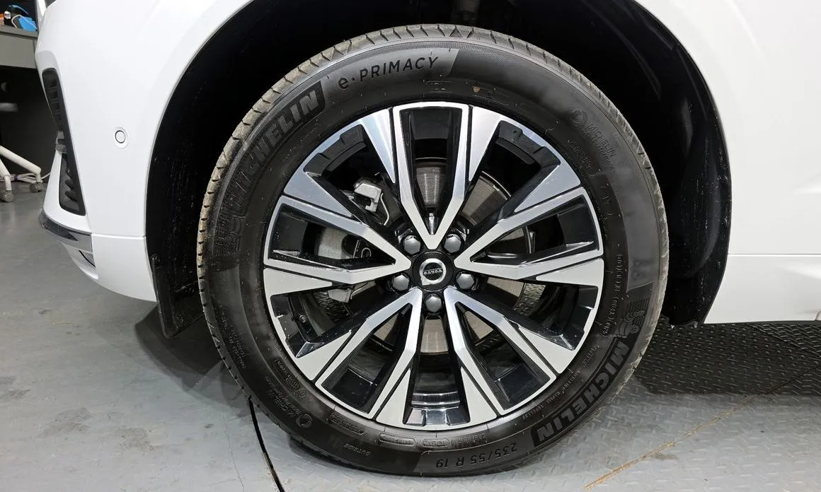 Volvo XC60 — фото 10