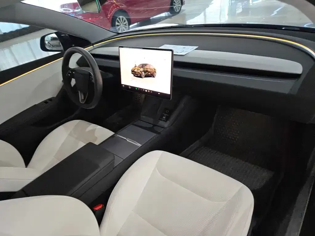 Tesla Model 3 — фото 9