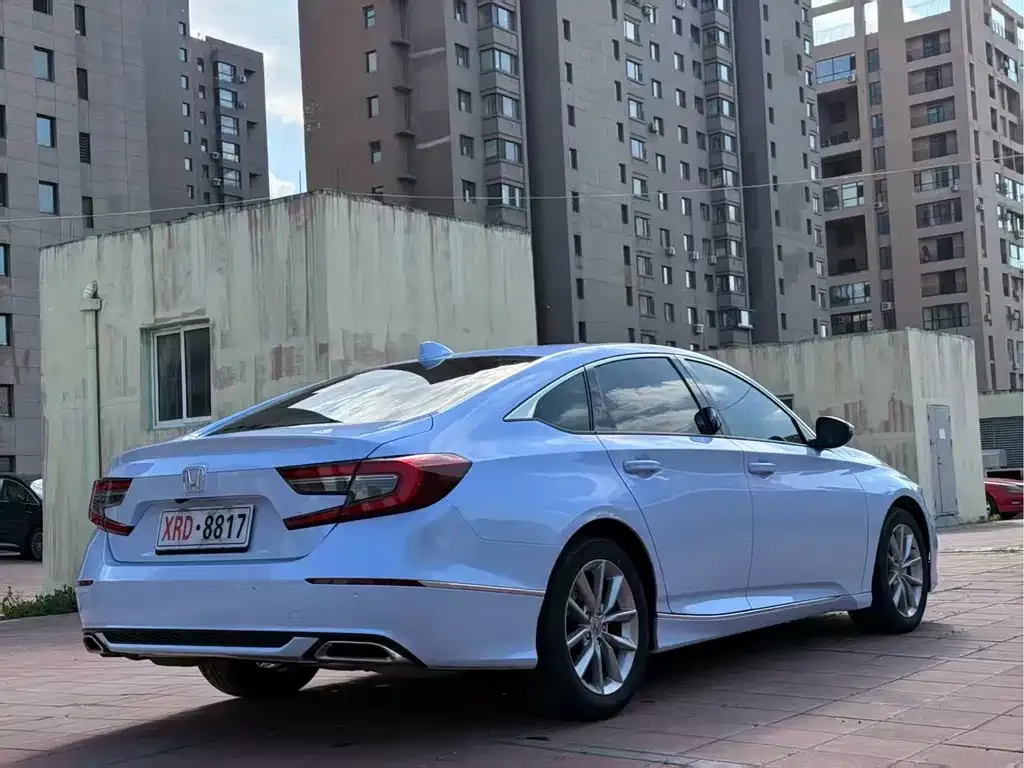 Honda Accord — фото 10