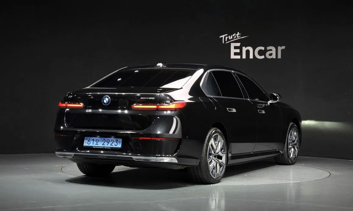 BMW i7 — фото 8