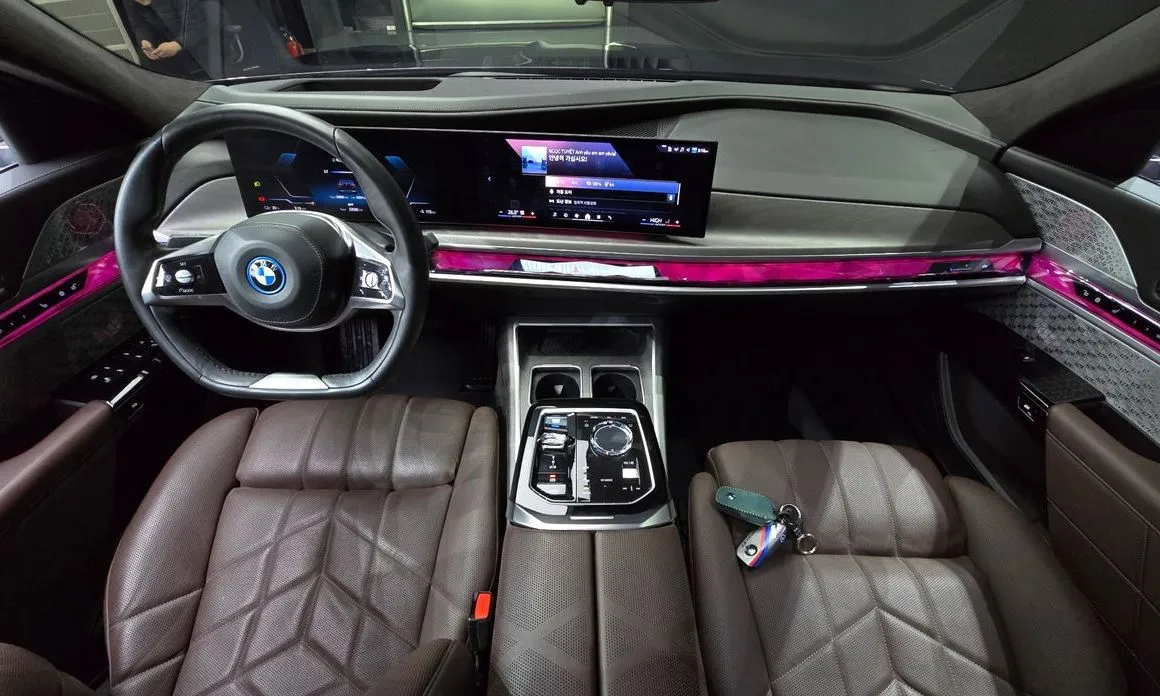 BMW i7 — фото 7