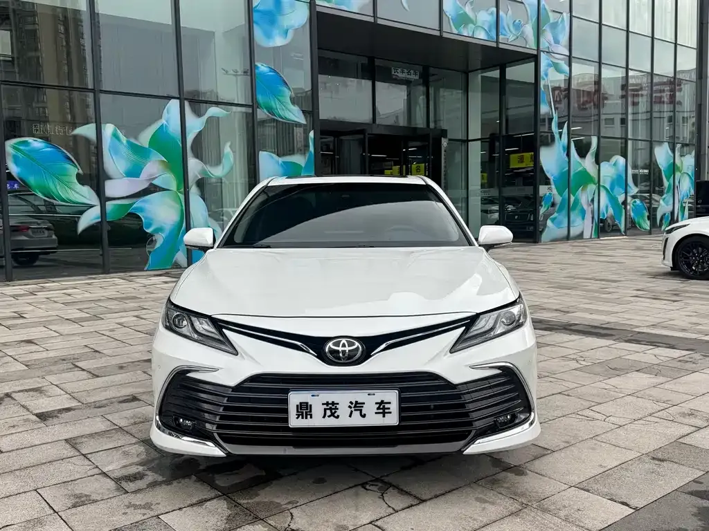Toyota Camry — фото 2