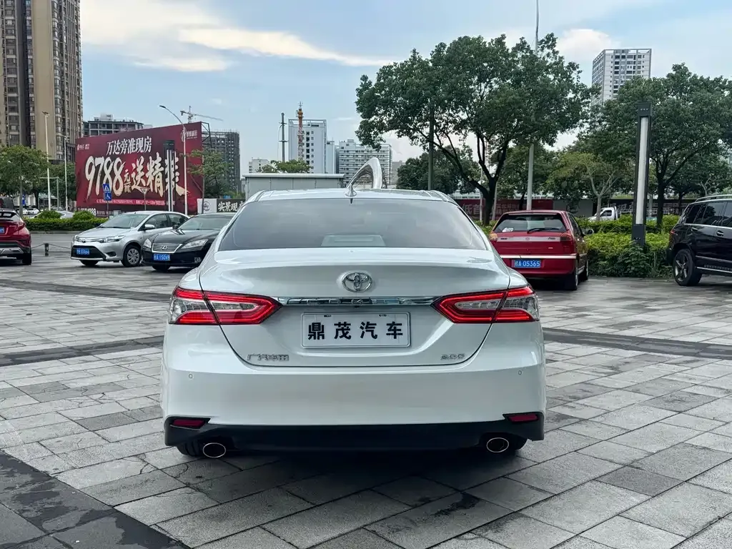 Toyota Camry — фото 5