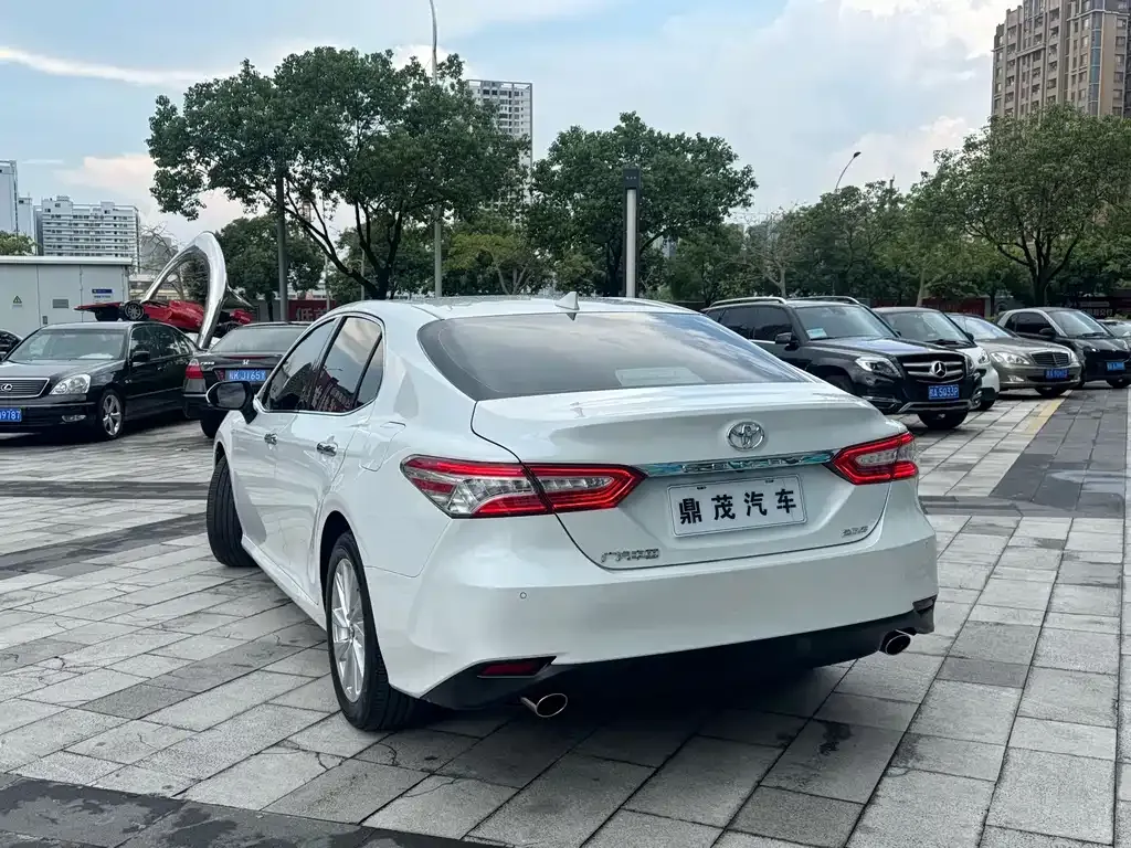 Toyota Camry — фото 10