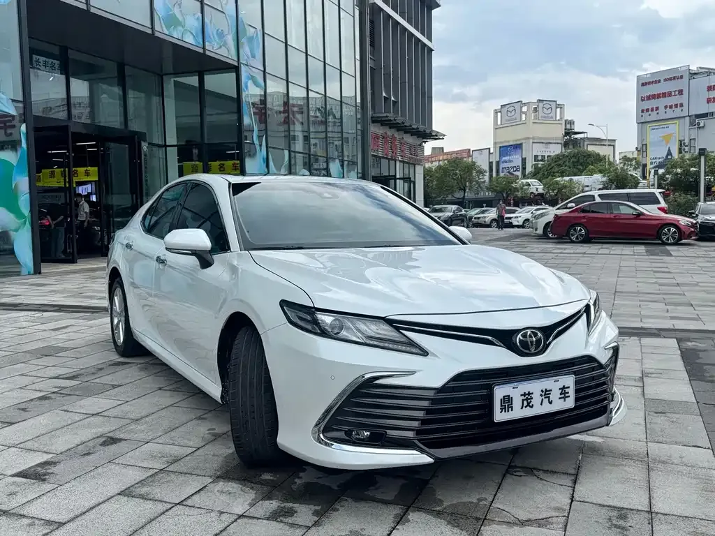 Toyota Camry — фото 7