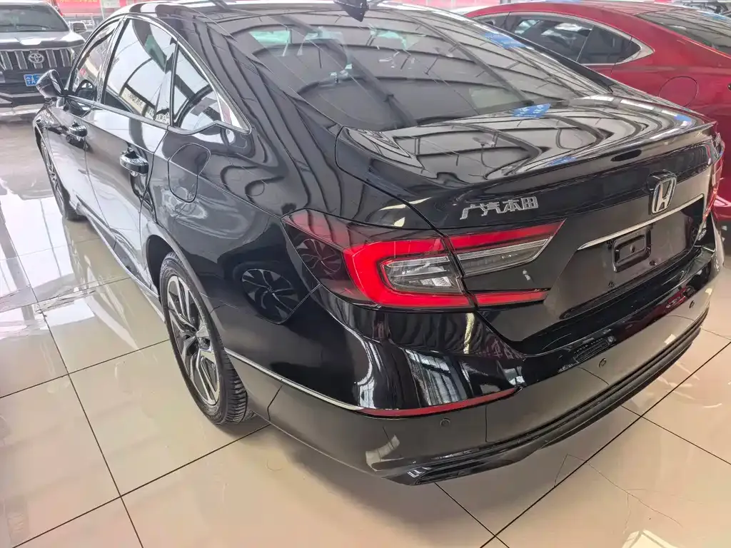 Honda Accord — фото 10